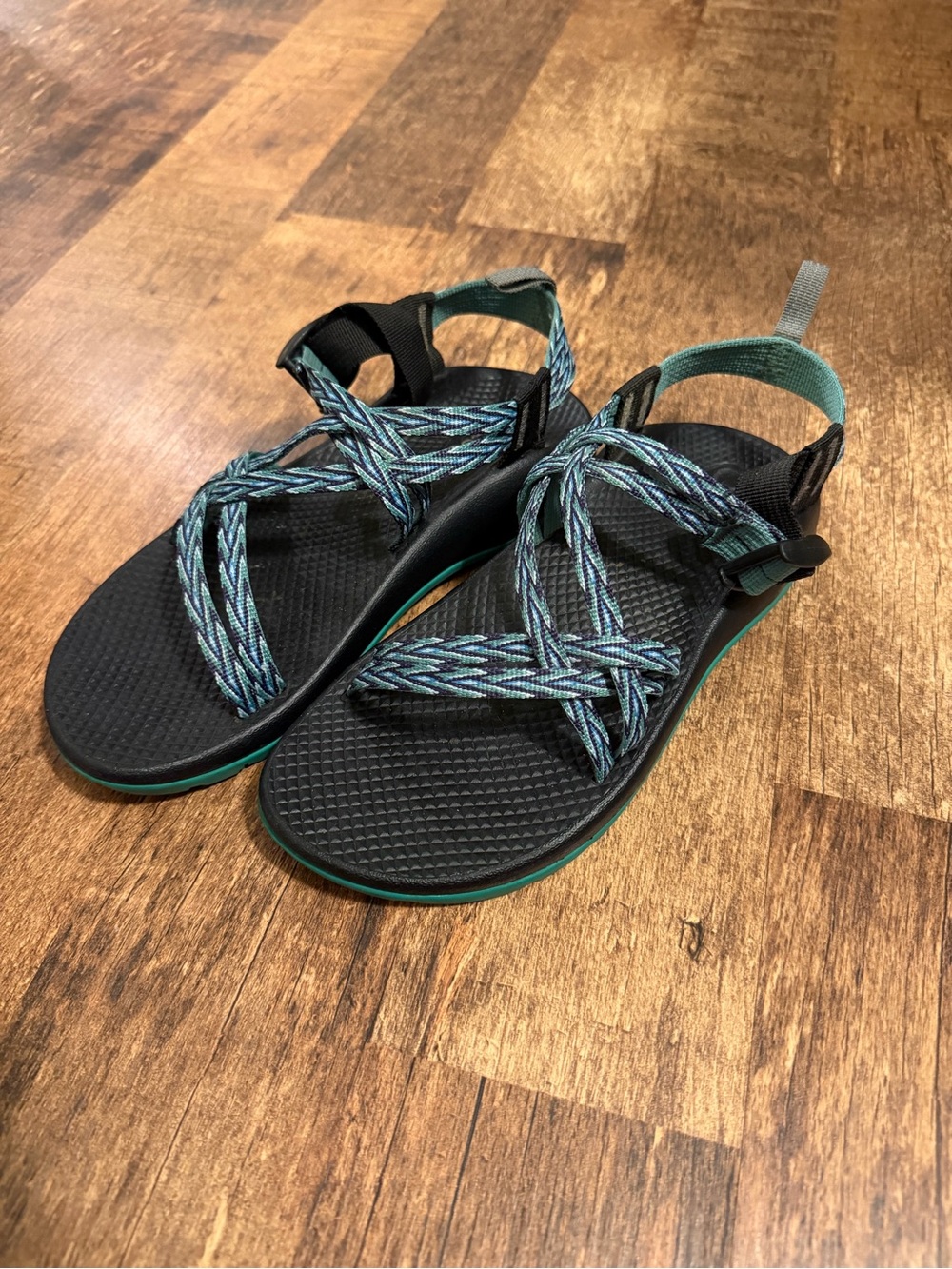 Chaco Women's Black and Teal Strappy Outdoor Sandals - women size 6